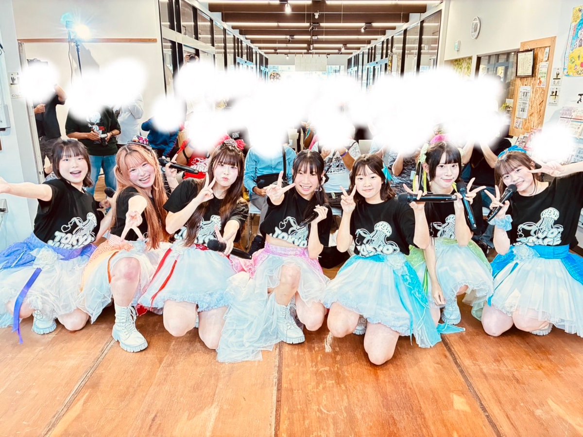 haru_boso's tweet photo. 末廣農場さんでのライブに出演させて
いただき、ありがとうございました💙
久しぶりのライブで緊張してたけど
みなさんがたくさん盛り上げてくれて、
とっても嬉しかった〜
7人でのステージはやっぱり楽しい🎶🎶

#末廣農場　#流星楽団　#水玉パイン 
#メランポジューム　#今ちかこ　#東京海月 https://t.co/66gAUWMHxK