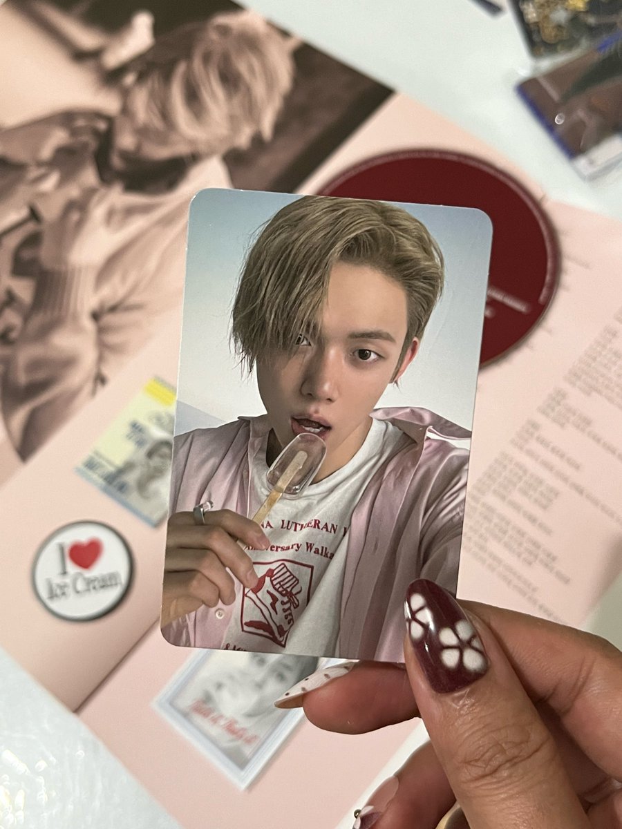 CatzNoona's tweet photo. The kit and the surprise gift as one of the early registrant! 

A sealed album!!!! 😭😭😭♥️♥️♥️

Grabe so generous!!! @304weekendclub ♥️ https://t.co/sKLyAJluNC
