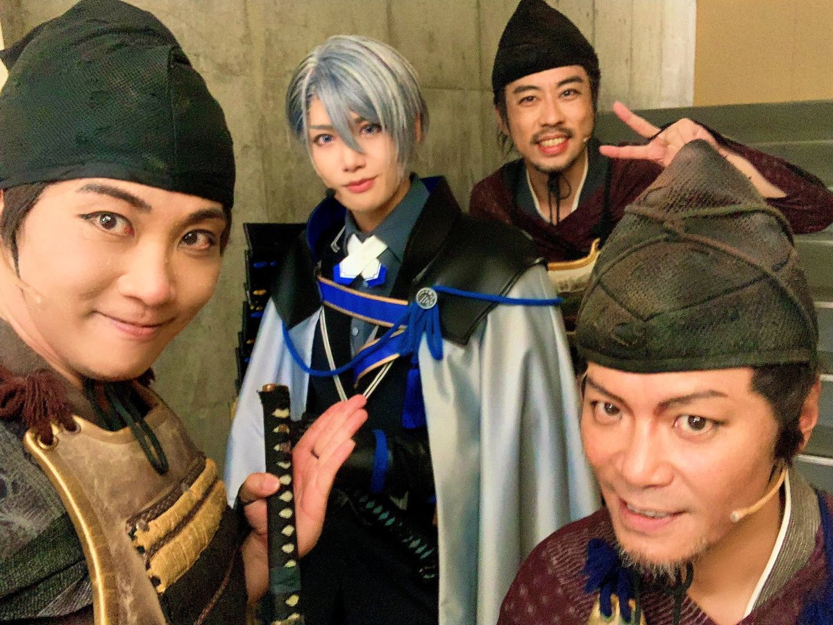 jac_tsukada's tweet photo. 東京千秋楽公演無事終了〜😊✨

今日の昼は山姥切長義の本公演100回目の
出陣だったそうです😄
そんな水江くんと🌸

とても努力家なのにいつも涼やかな顔をしている凄くいい男です☺️

さあ、大阪までお手入れお手入れ😤✨

#刀ミュ #月夜一縷 https://t.co/w6HHc12riq