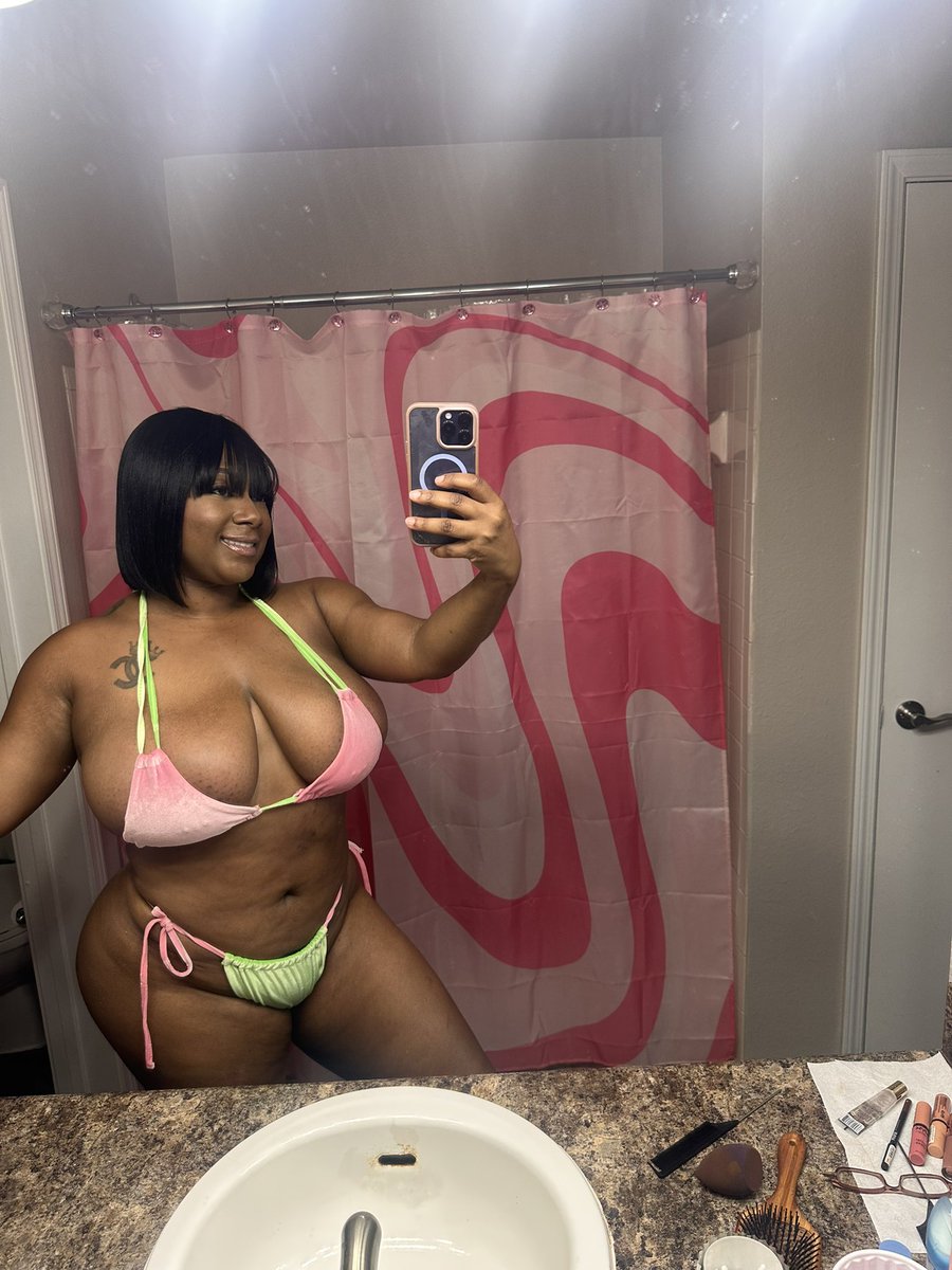 Soleescapes86's tweet photo. https://t.co/QF8MDwcU3R 

Welcome to my universe 👙🪞
#paypigswya #sharkswya #bikinilover https://t.co/jIfNAtWHLb