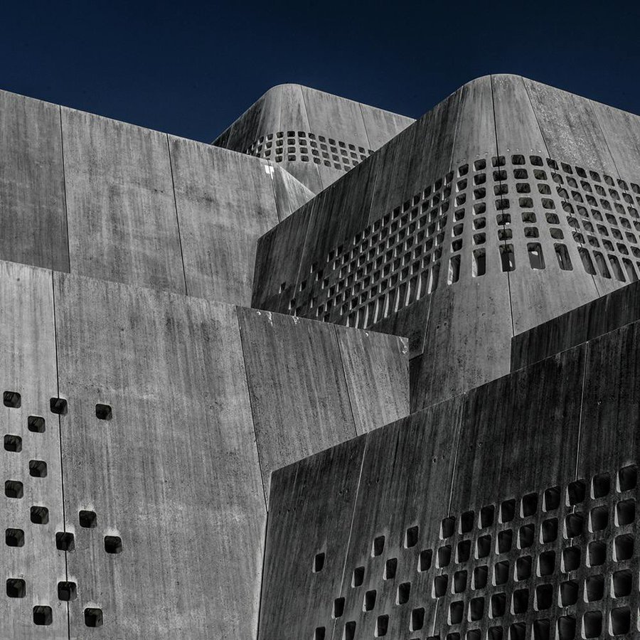 SciFiArchives's tweet photo. The striking Brutalist design of the Okinawa Prefectural Museum &amp; Art Museum, created by Ishimoto and Niki Architects in 2007. https://t.co/C3hz0wV2gw