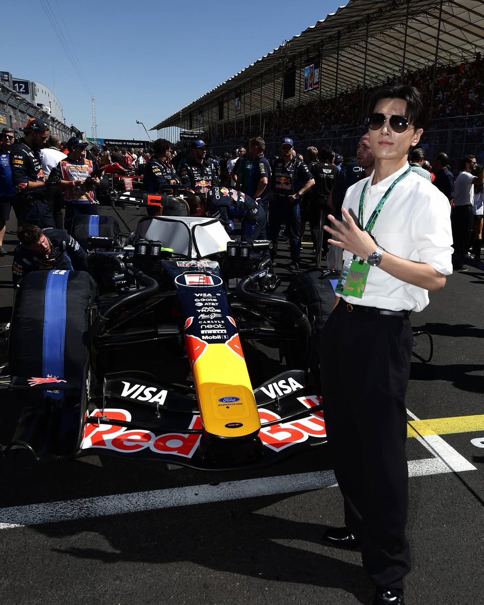 viraltakes's tweet photo. #Enhypen's Jay looks amazing for Red Bull Racing at the F1 Spanish Grand Prix. https://t.co/5vTVjYUnLV