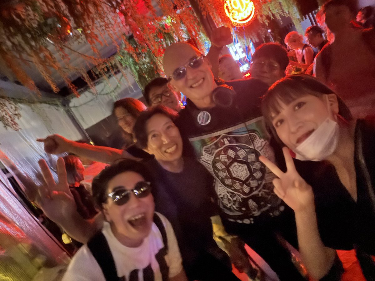 COOOK_2's tweet photo. ジョンロビンソンさんとYO-Cくんと
ロケーションも最高のナイスパーティーすぎでした!!!
#dancedevice https://t.co/9xHVttVVVI