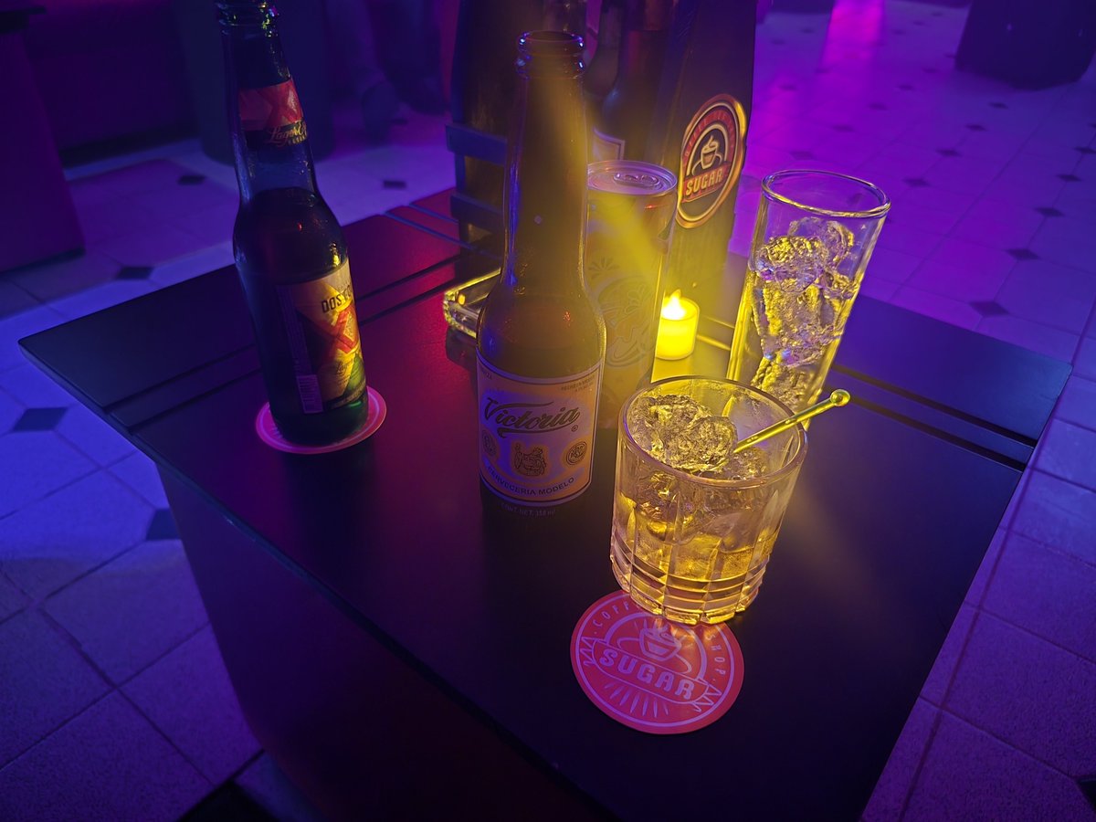 fya1114's tweet photo. Una noche excelente. 🍍🍺🍑🍆🤠 https://t.co/sDpenpexR1