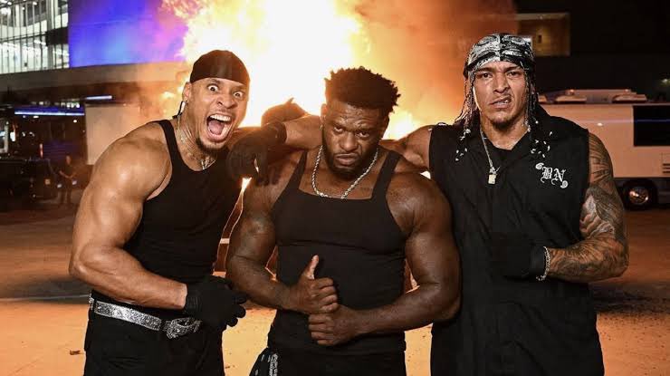 NikoTB_'s tweet photo. J'irai même plus loin

Depuis Summerslam (5 semaines), c'est difficile, avec objectivité, de continuer certaines de ces critiques

- Trick nouveau champion
- Jayce Jayne nouvelle championne (1ère fois/ en weekly)
- Fatal Influence nouvelles championnes (1ère fois)
-Chad Gable nouveau champion (1ère fois)
- Chelsea Green Nouvelle championne (1ère fois)
- Raquel Rodriguez nouvelle championne (1ère fois/ en weekly)
- Sami Zayn nouveau champion (en weekly)
- MFT nouveau champion (en weekly)
- Stephanie Vaquer nouvelle championne (en house show!!)

Le catch devient plus important dans la structure des shows

- le tournois des Luchadors
- Rey vs Gable 15 minutes sans pub
- Rey Fenix qui défend partout
- Gable qui enchaine les défenses et gros matchs
- Des défenses de titres quasi chaque semaine du côté féminin (Liv a défendu 3 fois en 1 mois vs zéro fois en 100 jours avant Summerslam)

Chaque Picture se dynamise (à part celle de Roman cette feignasse bien qu'il défende en weekly face à Penta, affiche dingue)

Dès rivalités hors titres qui émergent

Tout est loin d'être parfait bien sûr, il y a encore des gros points à améliorer (notamment le rythme, trop de "rien" entre les matchs et les gros segments), mais depuis Summerslam, dans un spectre WWE (faut rester conscient de ce qu'on regarde, du produit, avec ces codes propres), les weekly sont vraiment solides voire très bon pour certains
Et le plus important, le plaisir de suivre est revenu plus fort que depuis 2 ans