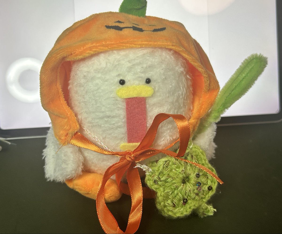 mgmg_kohana's tweet photo. 少し早めのハロウィン気分なこはなまる。
キラキラクローバーポシェットもいい感じ🍀 https://t.co/o1VIV959vc