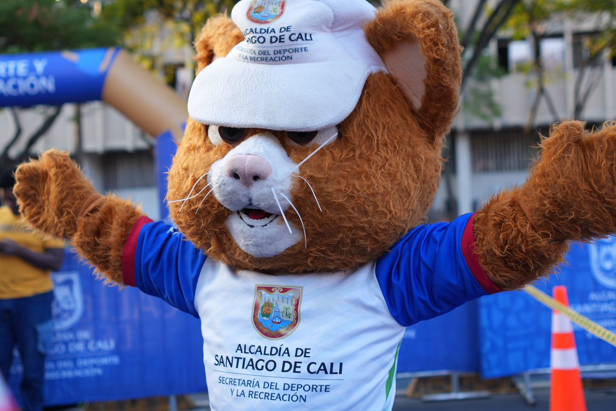 ALEXCAMINA's tweet photo. 🏃‍♀️🏃‍♂️💚 ¡ARRANCAMOS!

Cali salió a correr unida. Miles de pasos, un mismo corazón y una ciudad que demuestra que cuando nos encontramos alrededor del deporte somos más fuertes.

Hoy corremos porque #CaliSomosTodos. 💙❤️💚 https://t.co/pfWJ6J9yuq