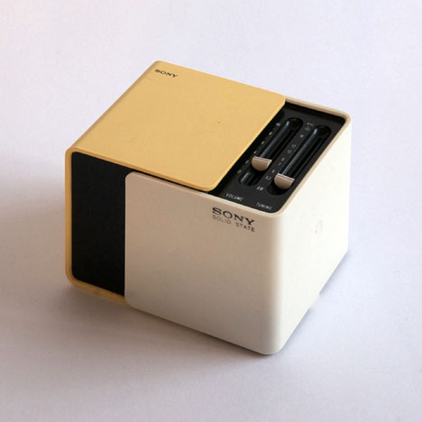 SciFiArchives's tweet photo. Sony TR-1825 cube transistor radio, 1970. A gorgeous piece of Space Age design. https://t.co/LiTS8yUi88