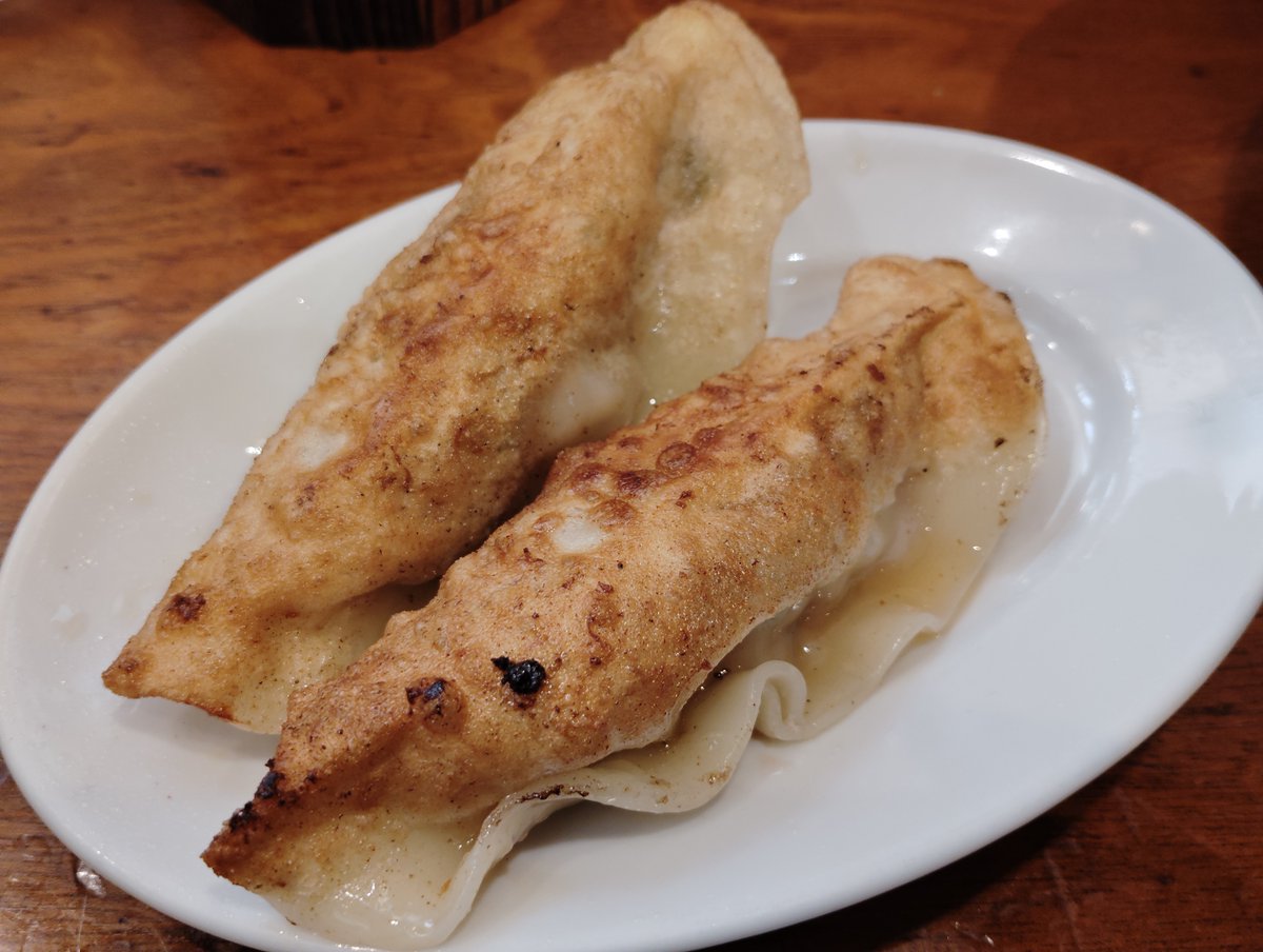sakirim0's tweet photo. 担々麺 餃子 永吉 さん＠西川口
担々麺と焼餃子2個入り を頂きました。
埼玉南部で1番美味しい担々麺といえば自分は永吉さんを推しますね。それぐらい好きです。餃子も中身ぎっしり大ぶりなのも最高過ぎます。ライスも外せませんね～
#ラーメン #ラーメン大好き #ラーメン好きな人と繋がりたい https://t.co/OgYM5AhVEU