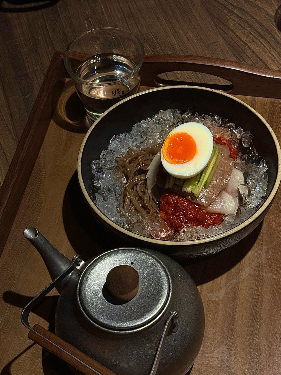 tinyo989786's tweet photo. Late night cravings = a steaming bowl of ramen with silky soft-boiled egg, listening to the old jazz play in this tiny cozy shop. No rush, just warmth.， https://t.co/iXOwCRWqqs