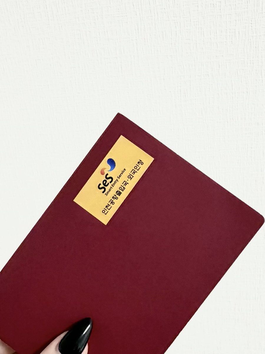 mii_korea_diet's tweet photo. SESの登録場所がわからなかったっていうポストをよく見るんだけど、仁川空港は入国審査レーンの一番奥が登録場所になってるよ‼️途中で外国人用のレーンがあるから焦ってそっちに並ばないように注意⚠️
SESは一回登録しちゃえば自動ゲートで一瞬で入国できるようになるから本当に便利だよ◎ https://t.co/rcPSEdhpCK