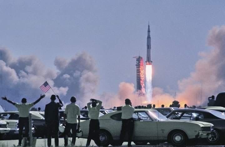 SciFiArchives's tweet photo. Vintage NASA aesthetic https://t.co/uviOP7C8Rc