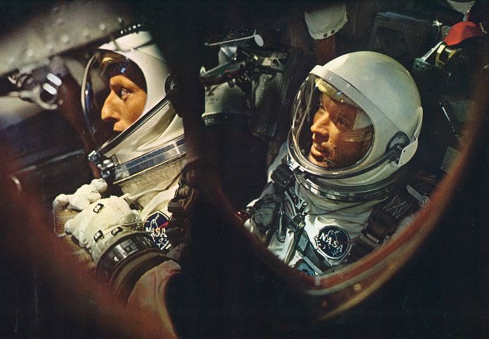 SciFiArchives's tweet photo. Vintage NASA aesthetic https://t.co/uviOP7C8Rc