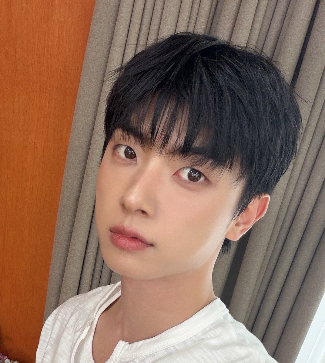mumu_168186's tweet photo. 😼 #weveselcaday https://t.co/okSHbVY43n