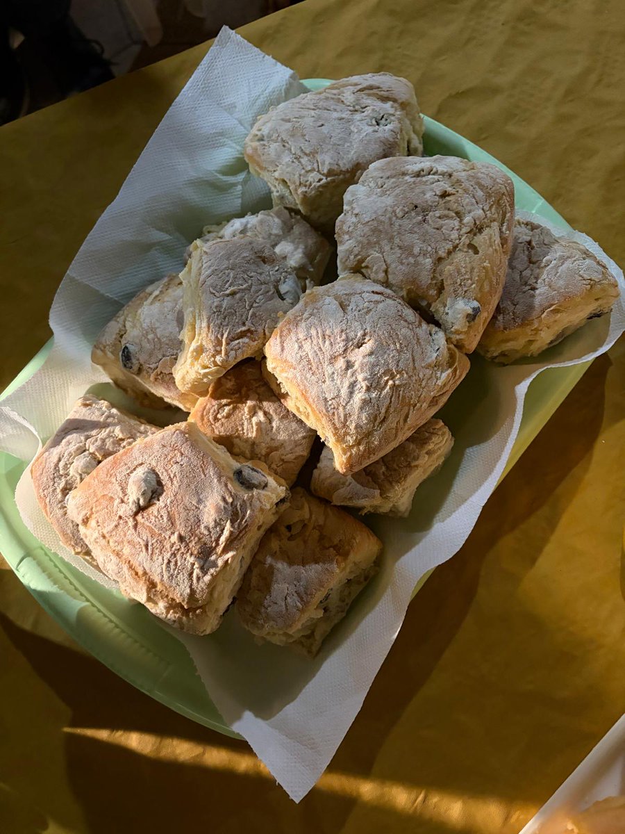 InfoLeverano's tweet photo. Metti un po’ di Salento a tavola: la Regina dei lievitati pugliesi è pronta per essere gustata! 😍👑

#viniegastronomia #lapuccia #salento #foodpics https://t.co/A0MTNQVzxQ