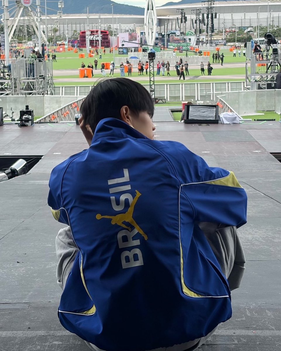 GOLDENSEUNGS's tweet photo. thank you for having shoulders and sharing it always with us kim seungmin https://t.co/nvnq0nfbJc