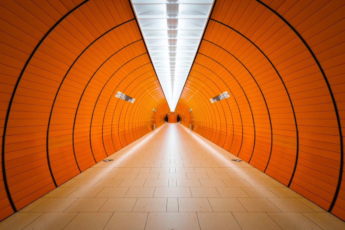 SciFiArchives's tweet photo. The striking orange interior of the Marienplatz U-Bahn station in Munich, Germany. https://t.co/VqqUC5HXyc