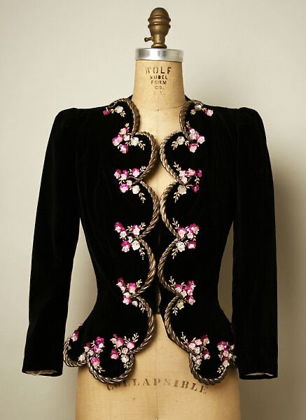 beyzhive's tweet photo. this schiaparelli moment https://t.co/M4N16GiOpA