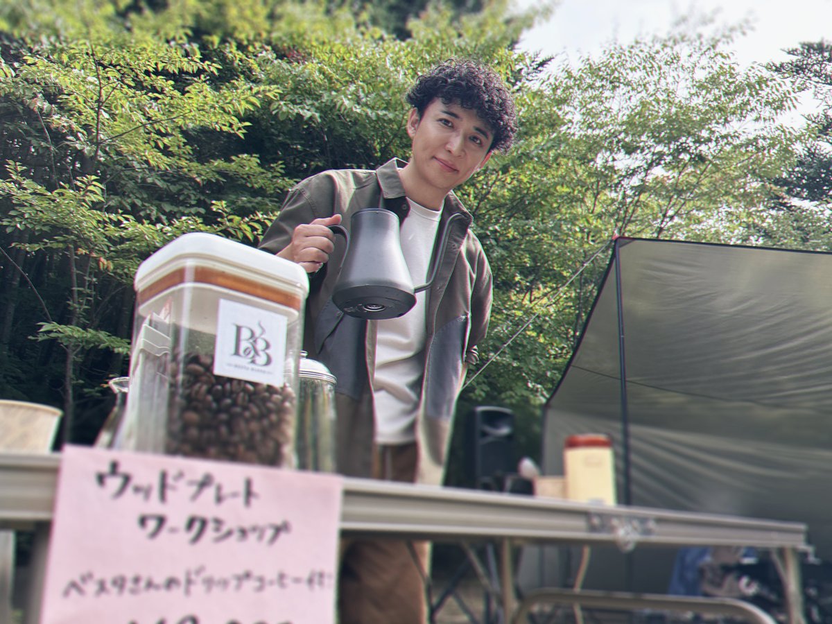 watanabestasc's tweet photo. YOHAKU CAMP in 紅櫻アウトドア ガーデン
最高の天気でヨハキャン日和でした！
東京から帰ってきた唯ちゃんと、初参加の聡子ちゃん、そしてサポートギタリストの藤田ユウトくんと。
皆さん忙しい日々の余白を楽しんでもらえたようで良かったです☕️
かくいう私は全く余白がなく、コーヒー落としてライブしてコーヒー落としてサインしてコーヒー落としてコーヒー落として気付けば夜でした。ヘトヘト笑
ベスタコーヒーもBBQセットも完売☆
ご来場いただいた皆さんありがとうございましたー！

Set List
1. Night Bird
2. ゆきつばき
3. i
4. 同じ空を見ている
5. シグナル w/藤田ユウト
Session
1. to U 
2. 今宵の月のように
3. 星のかけらを探しにいこう