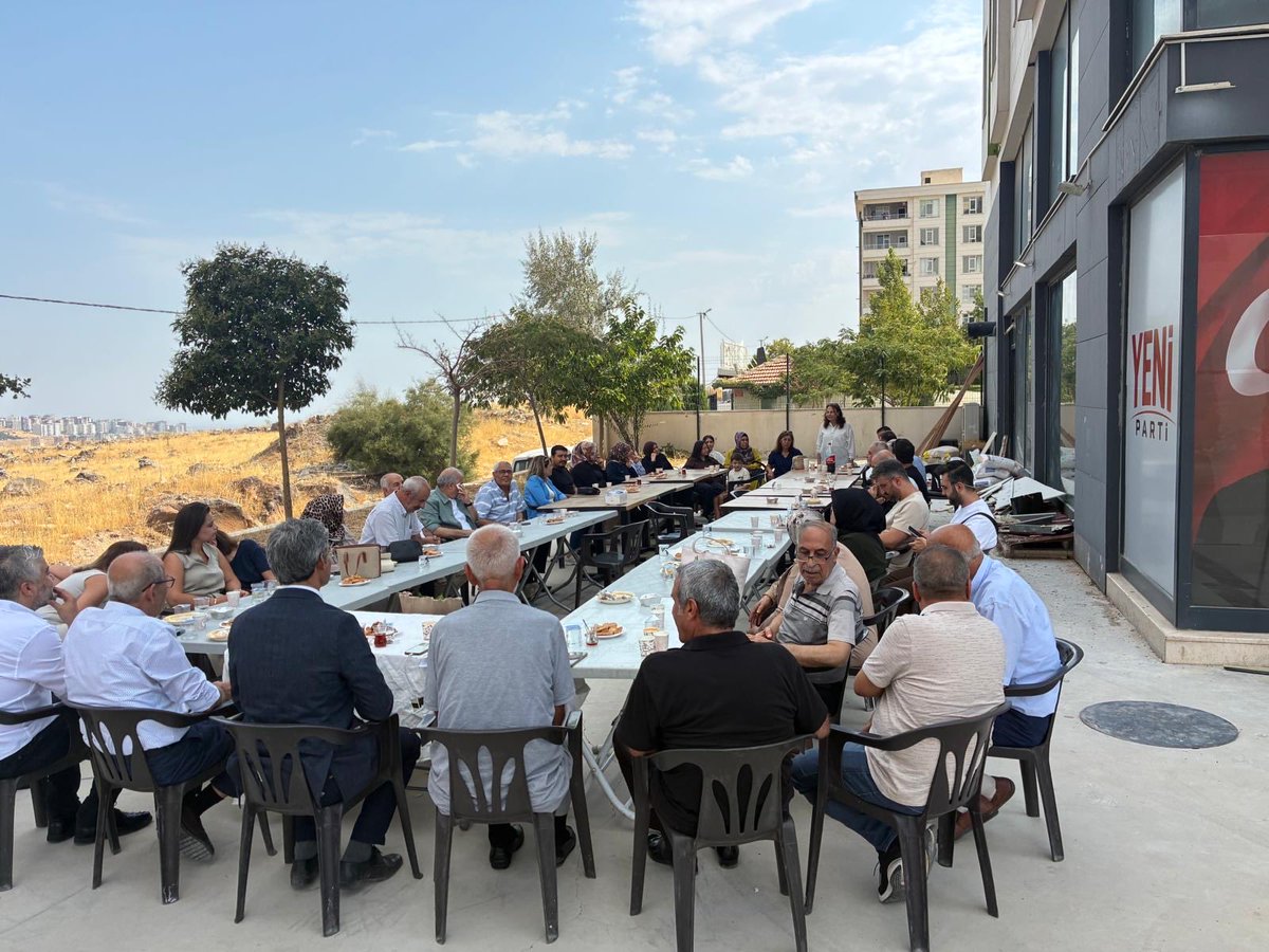 urfayeniparti's tweet photo. Partimize katılan yeni yol arkadaşlarımızın parti rozetleri, İl Başkanımız Sayın Bozan Sürücü tarafından takdim edildi.
Bu güzel buluşmaya ve yeni katılımların gerçekleşmesine katkı sunan İl Başkan Yardımcımız Muzaffer Köse’ye de emeklerinden dolayı teşekkür ediyoruz. https://t.co/ixL2MStd2O