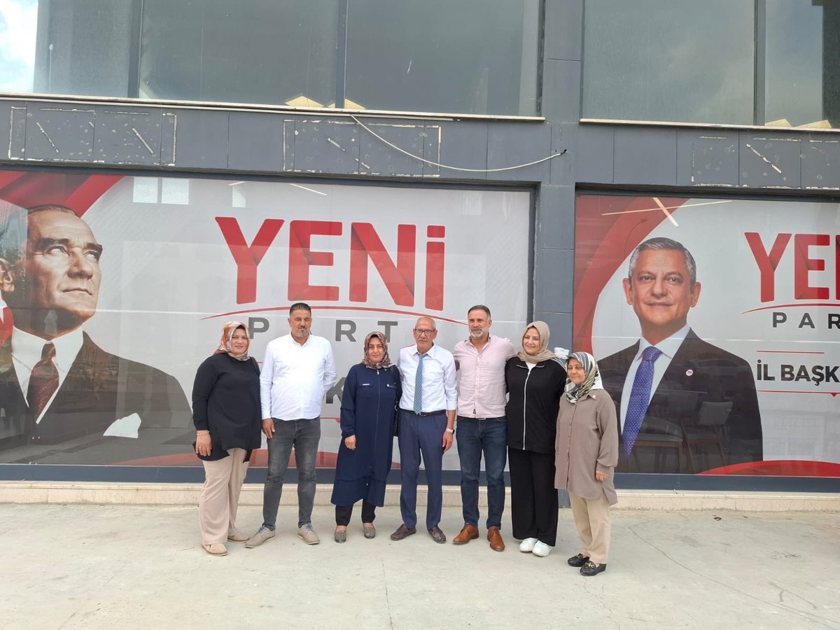urfayeniparti's tweet photo. Partimize katılan yeni yol arkadaşlarımızın parti rozetleri, İl Başkanımız Sayın Bozan Sürücü tarafından takdim edildi.
Bu güzel buluşmaya ve yeni katılımların gerçekleşmesine katkı sunan İl Başkan Yardımcımız Muzaffer Köse’ye de emeklerinden dolayı teşekkür ediyoruz. https://t.co/ixL2MStd2O