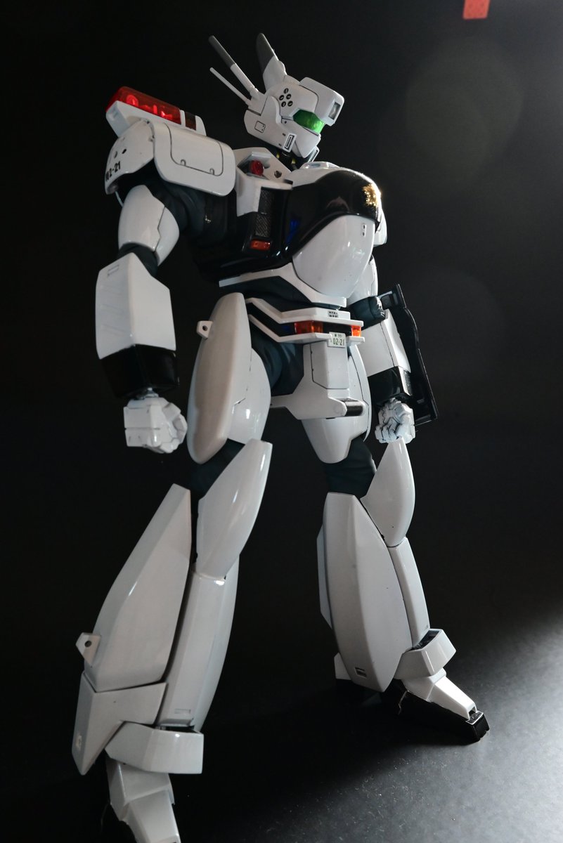 rettugou's tweet photo. 初めて、アオシマのキットを組みましたが、パーツが大きいのにひけがないし、パーツも組みやすい構成でとてもいいキットでした。可動もよくて、ポージングして写真を撮るだけで1日が終わってしまいました。 https://t.co/Al3NTzcnRC