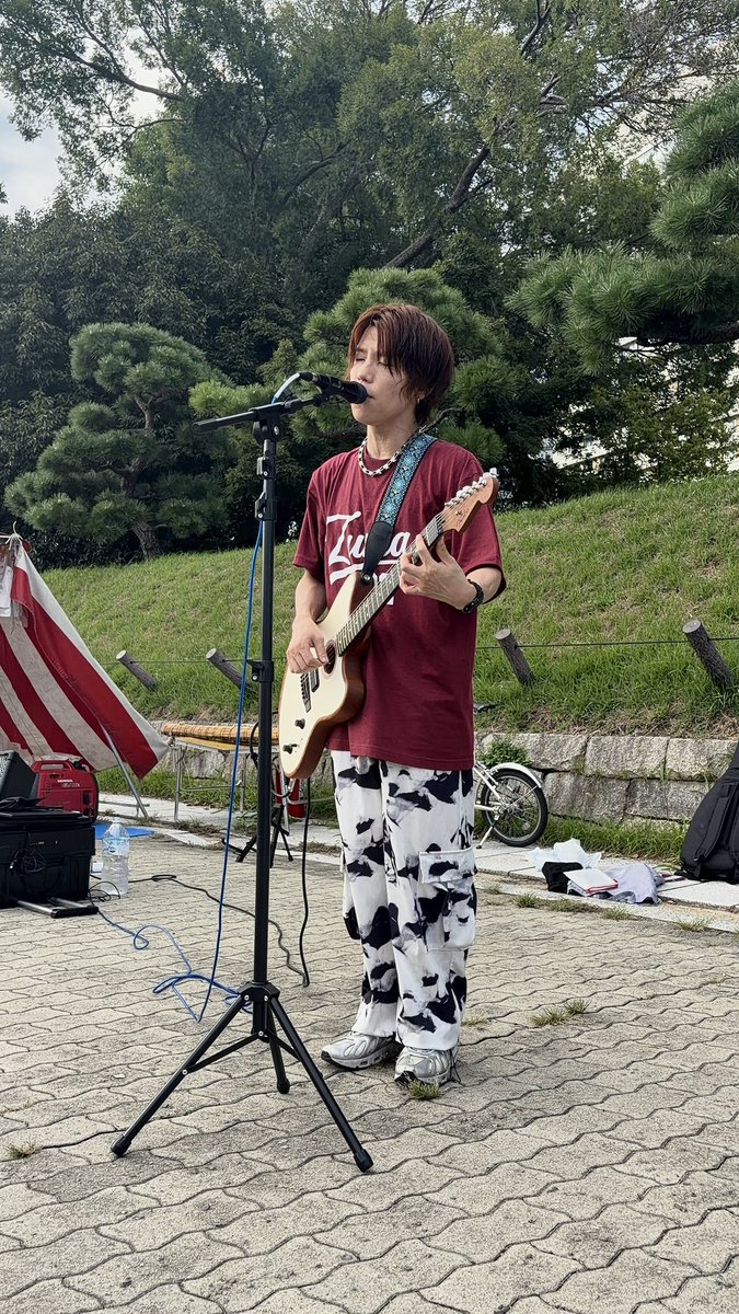 zuma_info's tweet photo. 京橋、すぐ止められてごめん！せっかく観にきてくれた人もいたのに申し訳ない！梅田は割と歌えたので良かった！またタイミング見て路上ライブやりますので、味見しにしてね！

16日大阪のワンマン待ってるぜ！！！

🎫
https://t.co/RXBVm5zkOo https://t.co/WH0ipPhINL