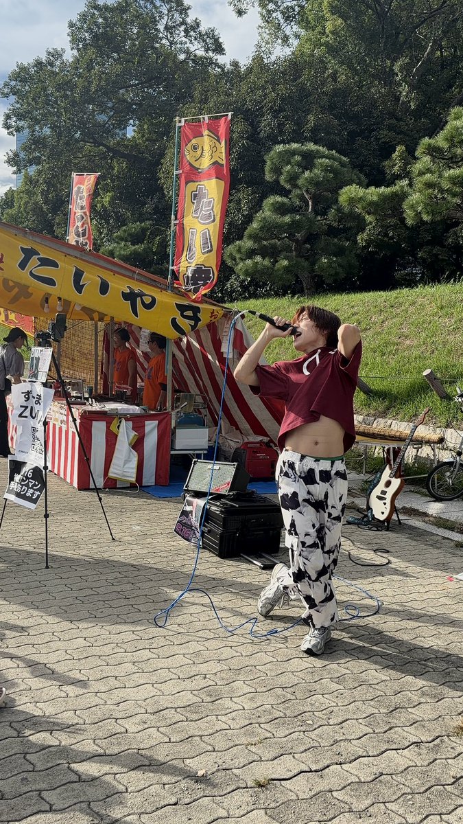 zuma_info's tweet photo. 京橋、すぐ止められてごめん！せっかく観にきてくれた人もいたのに申し訳ない！梅田は割と歌えたので良かった！またタイミング見て路上ライブやりますので、味見しにしてね！

16日大阪のワンマン待ってるぜ！！！

🎫
https://t.co/RXBVm5zkOo https://t.co/WH0ipPhINL
