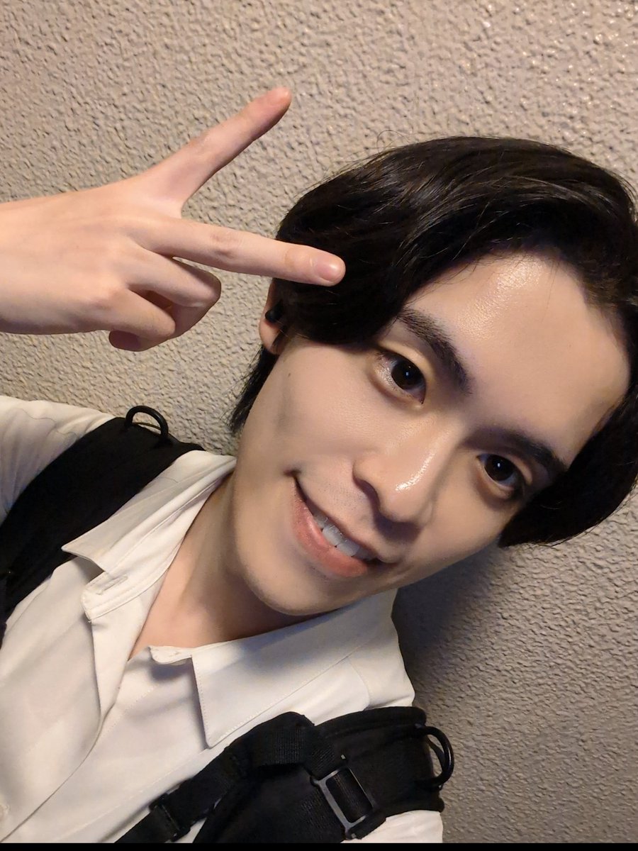 shu_db98's tweet photo. たまにはインスタみたいな写真こっちにも載っけとく。
今日もお疲れ様でした✌
涼しくなる雰囲気あったのに結局全然暑い🙃
9月も頑張っていきましょう😶‍🌫️ https://t.co/5CaoUrAzD5