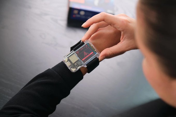 SciFiArchives's tweet photo. The NASA Artemis Watch 2.0 looks like a piece of technology straight from a sci-fi movie. https://t.co/jN2XrlklNU