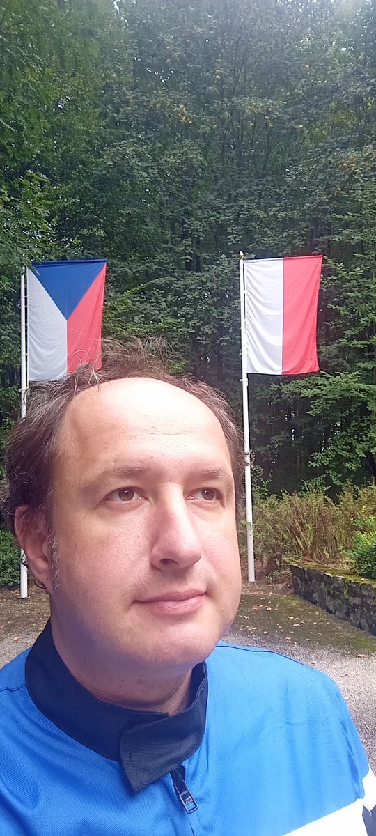 MikaCzyz's tweet photo. Tak jako každý rok, přijel jsem zapálit svíčku polským letcům na Żwirkowisko v Těrlicku. Čest jejich památce https://t.co/M45ELmdZ9p