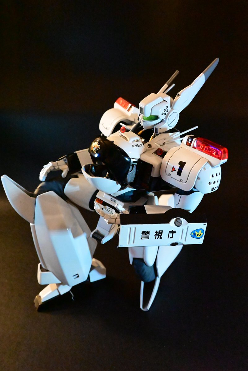 rettugou's tweet photo. 初めて、アオシマのキットを組みましたが、パーツが大きいのにひけがないし、パーツも組みやすい構成でとてもいいキットでした。可動もよくて、ポージングして写真を撮るだけで1日が終わってしまいました。 https://t.co/Al3NTzcnRC