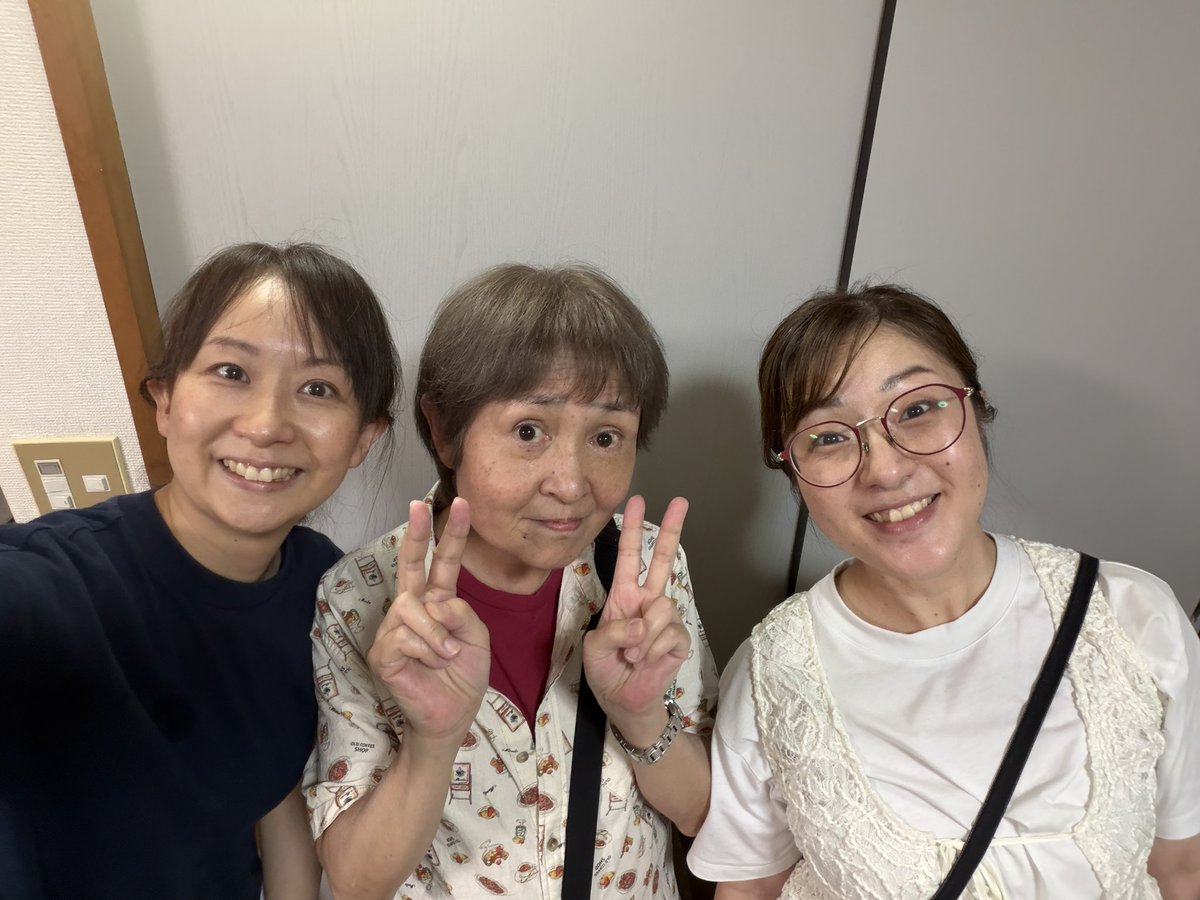 gekidan_BKYU's tweet photo. 今日は阿紗子宅にお邪魔しました！
「サレドシル」の映像を観ながらプチ打ち上げ！
メチャ楽しい時間を過ごしました！

ありがとう２人！
by蔵重
#水日はBKYU https://t.co/0IEmhzgiFx
