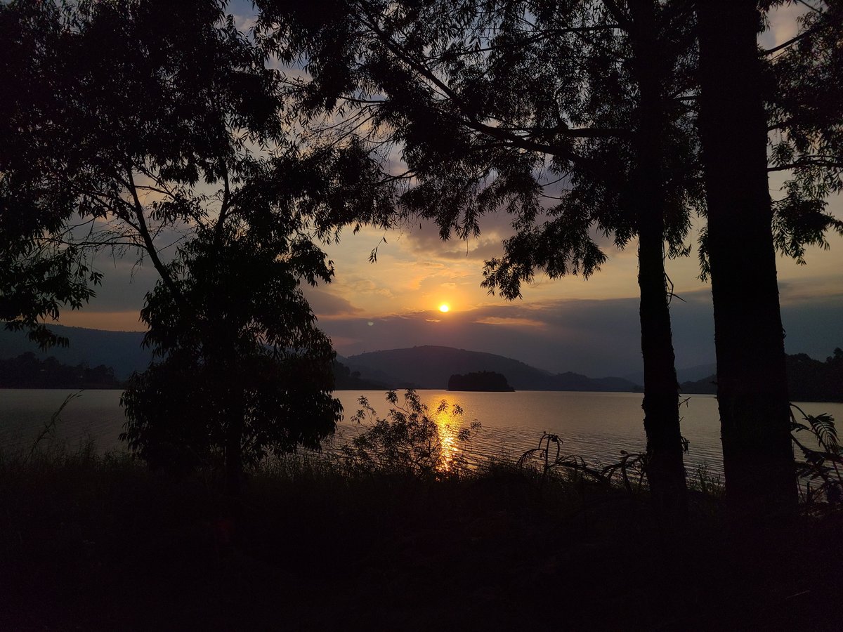 KnaniMarshall's tweet photo. chasing sunsets. https://t.co/ECv8HWDTWo