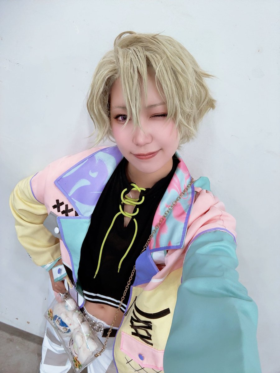 na_aaa_yu's tweet photo. ブリデいました！今年生まれて初めてenstインストールした時に生まれて初めて選んだカードのおひい💚ふらふらしたり、RPのおふたりのところでマジでほんとにちょっとしたお手伝いさせてもらったりしてました〜❣️DFのBmU実際に見られて最高だった〜😭お疲れ様でした！！ありがとう！！✨ https://t.co/0zOcywtfB8