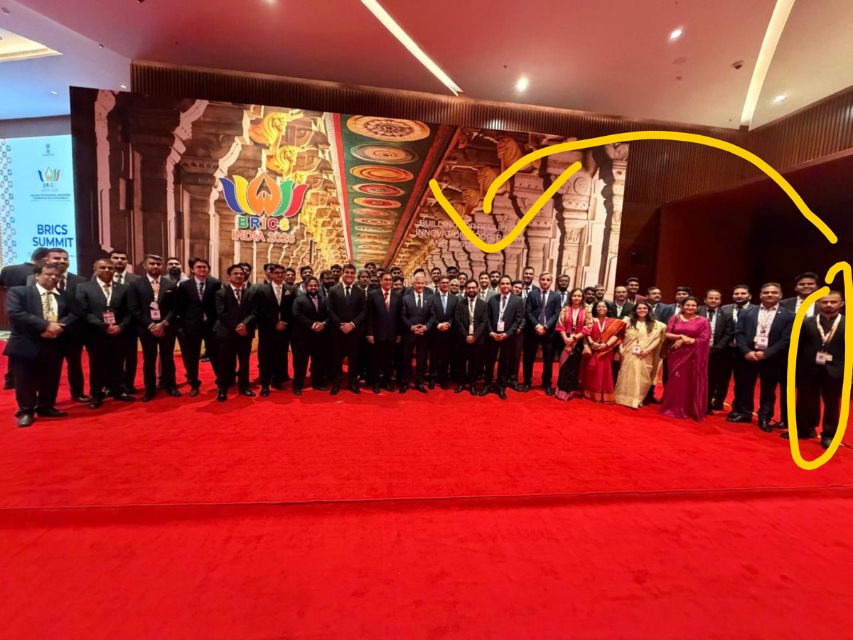 Aryavrat05's tweet photo. This person should be in the middle for all the hard work he has done in the meetings of Prime Minister. https://t.co/pgA150qxn0