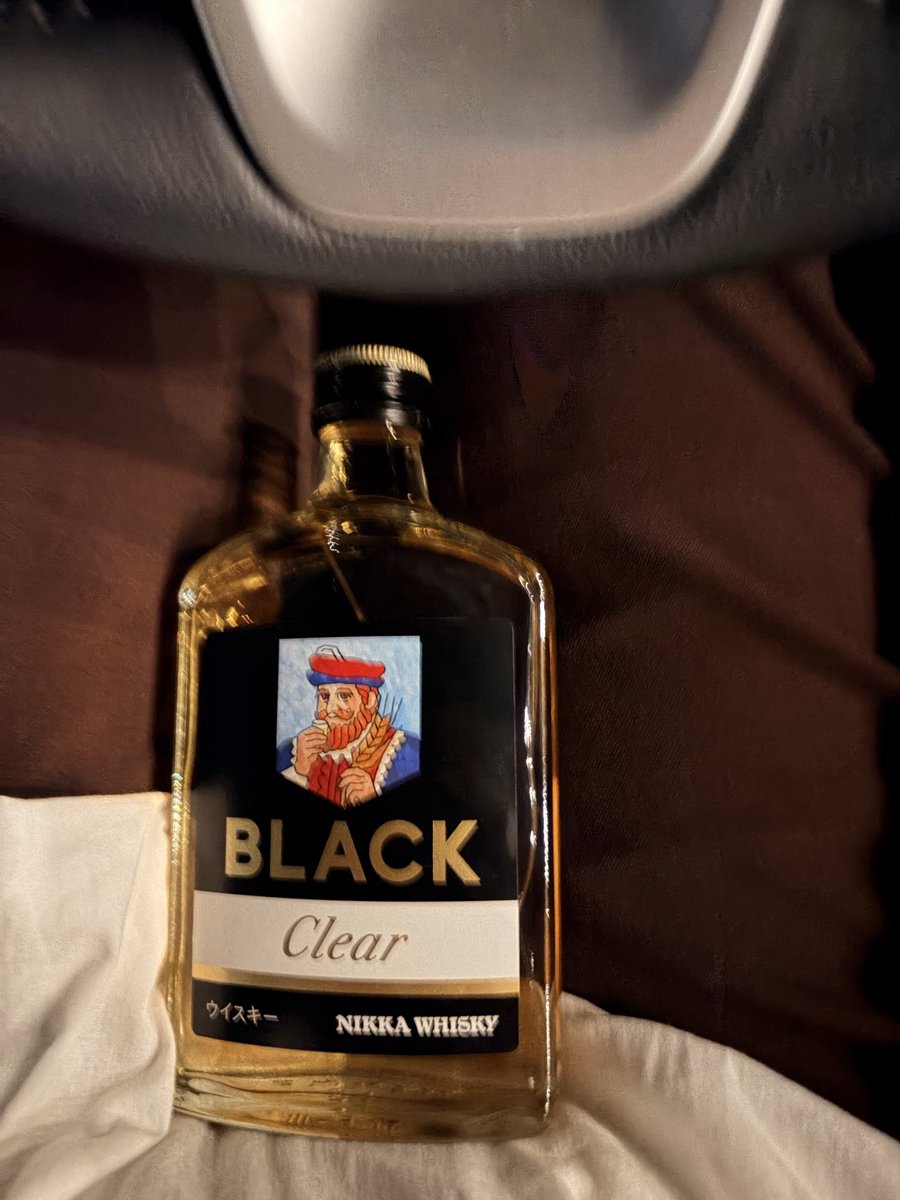 poor75's tweet photo. コンビニで買ったちっちゃ飲み切ったけどまだ微妙に怖い。もう運転はできない。
今日コストコで買ったいいちこに手を出すべきか、ここで乗り込むべきか。 https://t.co/pXE5GrhHmb
