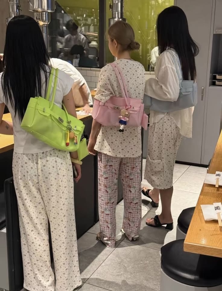 bellusinfo's tweet photo. jelly firkin bag ini lucu banget...🎀

pengen banget beli ternyata udah available di shopee jadi gaperlu ribet cari jastip!!✨

💗https://t.co/9TBNvmpCsB https://t.co/h7K30PSW75