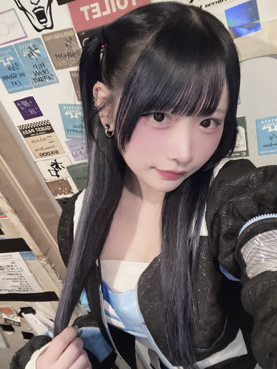 poichan053112's tweet photo. めぞんどもんすたー！いつもとちがうかんじで、みんながたのしそうでとってもたのしかったー！ありがとう！🩵 あしたは 新宿レニーだよー ♩あしたライブしたらしばらく東京ないから、ょろしくね 😾❣️ https://t.co/IbCEsfUn6D