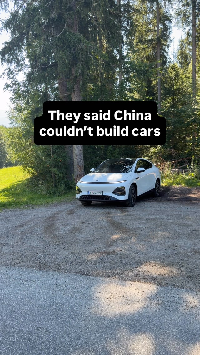 SharaRattee's tweet photo. Der XPeng G6 setzt Maßstäbe: 800V, bis zu 451 kW Ladeleistung und 10 bis 80 Prozent in rund 12 Minuten. Bis zu 570 km WLTP-Reichweite ab 46. 990 Euro. Chinesische E-Mobilität ist längst in Europa angekommen. https://t.co/96lGWEzCBa
