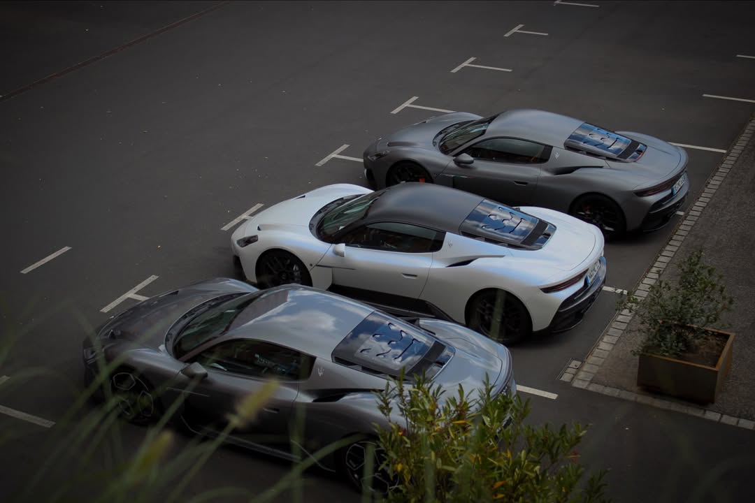 BretEarhart's tweet photo. Italienische Eleganz trifft kompromisslose Performance. Der Maserati MC20 vereint zeitloses Design mit 630 PS aus dem V6-Nettuno-Motor. Welches Detail gefällt euch am besten? https://t.co/V2WiQqq6BQ
