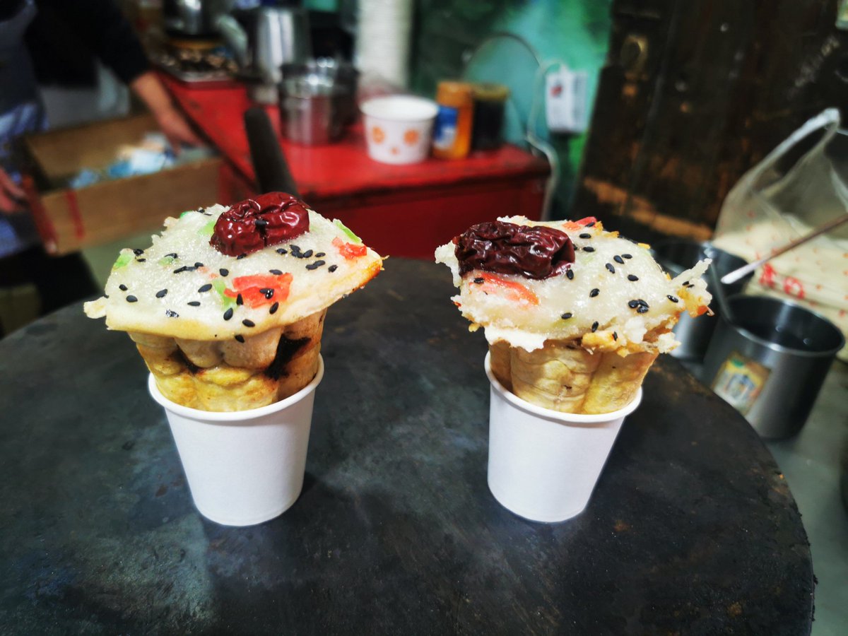 SammyBiorkcvb's tweet photo. [Hot crispy churros with dusted sugar and a drizzle of warm chocolate sauce—perfect street snack for a chill walk! ]， https://t.co/bspbyO4Rb2
