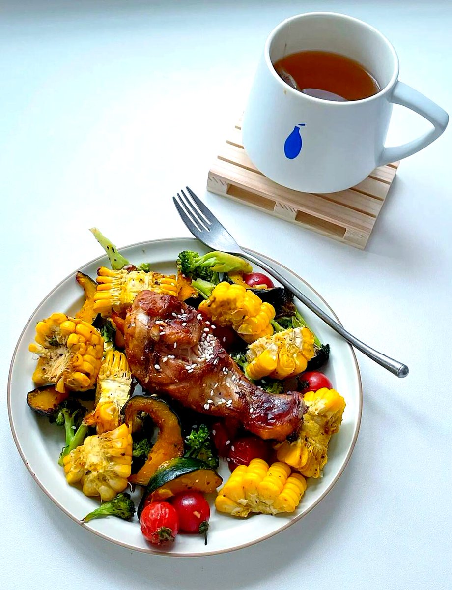 LettyLeissvq's tweet photo. Fuel your day right with this 15-minute low-carb bowl: grilled chicken, roasted veggies, and quinoa. Tastes great, keeps you full, and hits your fat-loss goals  #HealthyEats， https://t.co/2aSv5cjgue
