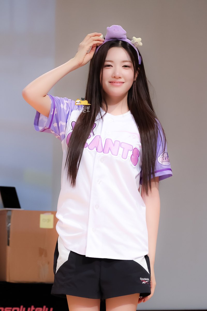 sunboneulbo's tweet photo. 260905 애플뮤직 팬사인회 
 
#AtHeart #앳하트 
#SEOHYEON #서현 https://t.co/nH5BGMVJby