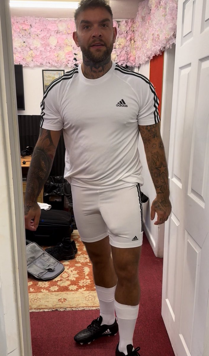 AndyLeexxx's tweet photo. Do you think anyone will notice? https://t.co/wUvdPghDUr