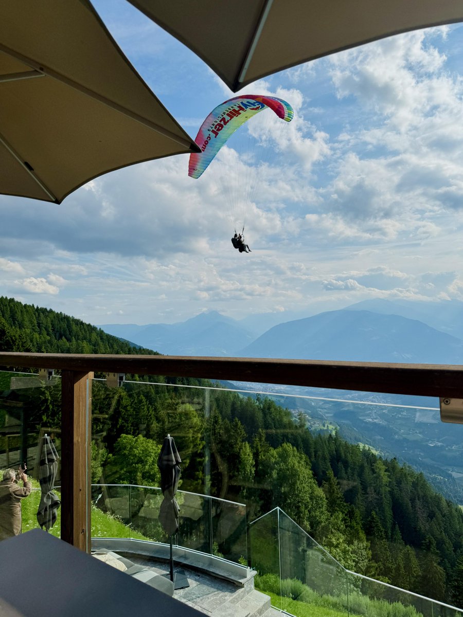 ChenInUSA_6's tweet photo. There’s a hotel in the Dolomites called Mountain Lodge Prennanger. I’d honestly call it a cafe above the clouds🥰 https://t.co/1Dg9Ob4wRM
