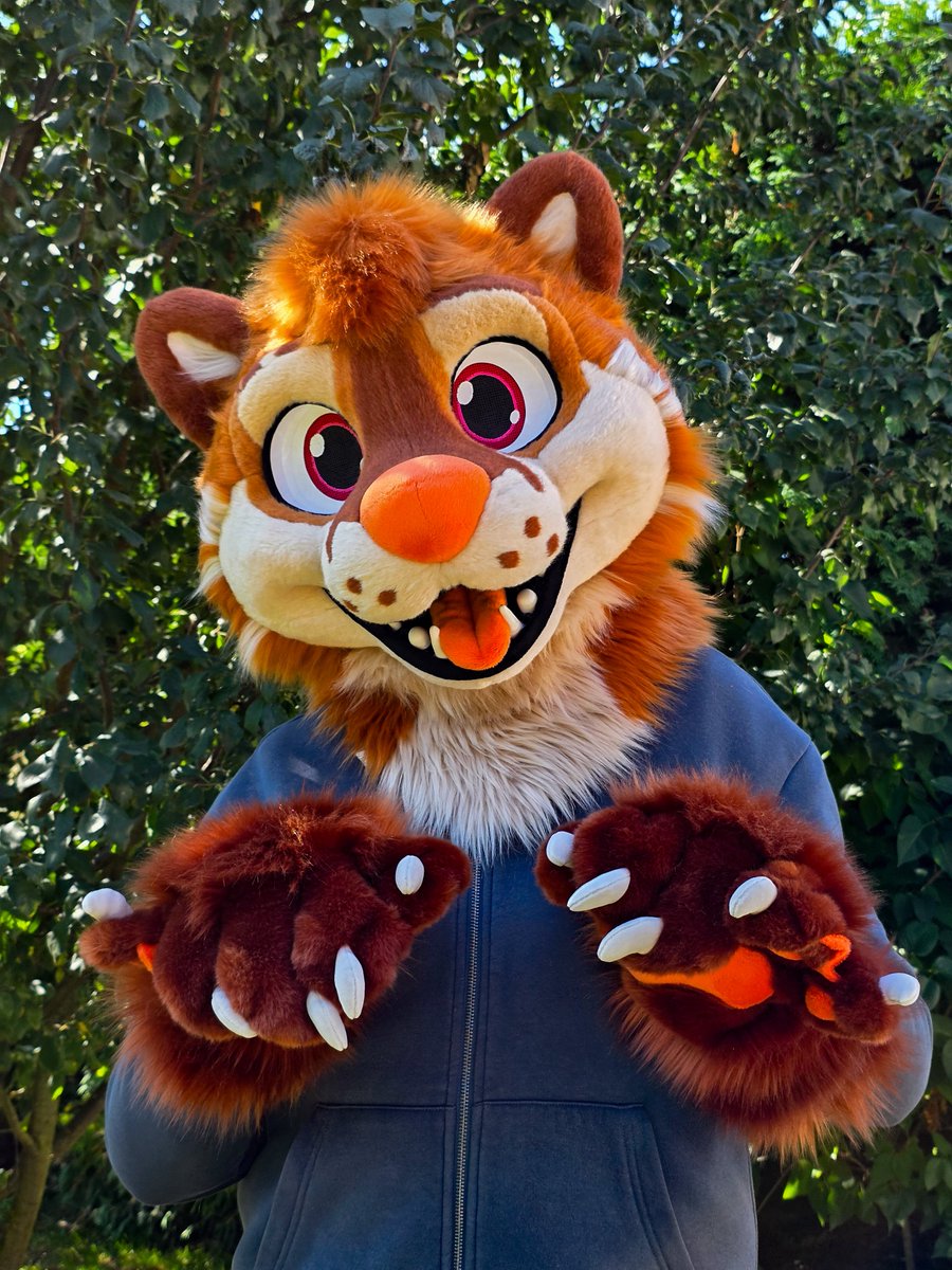 LorfyTheFox's tweet photo. Fursuit commission for @BonesOtter 🐾 https://t.co/QaIwe6H7gx