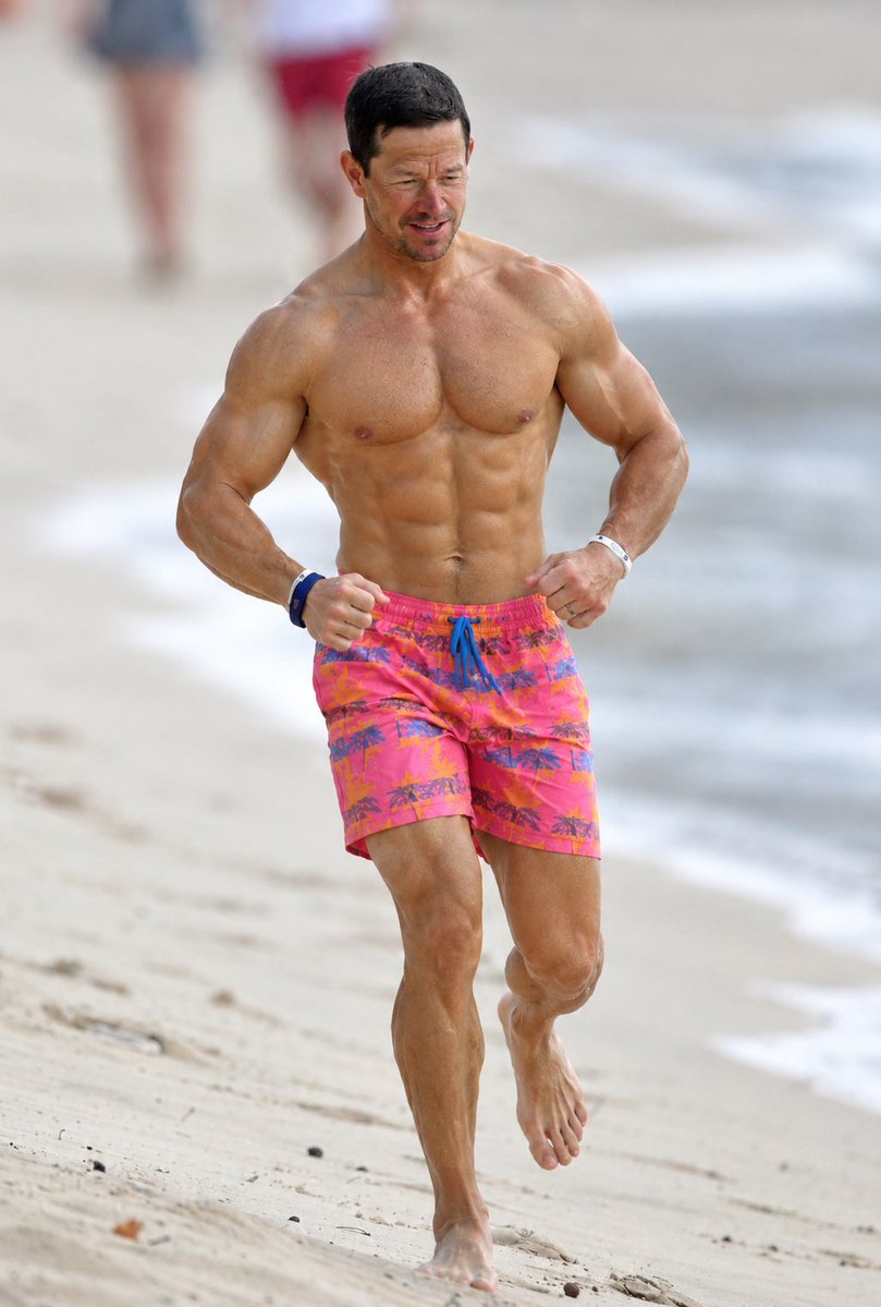 praiseleven's tweet photo. Mark Wahlberg showing off his ripped abs at Age 55 https://t.co/kv3unm9HVo
