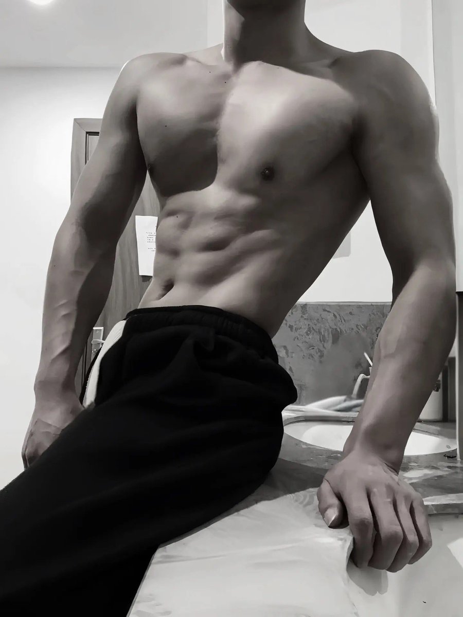 john2s6's tweet photo. 为什么这么多 gay 关注我 https://t.co/JG8eD7Y0CK