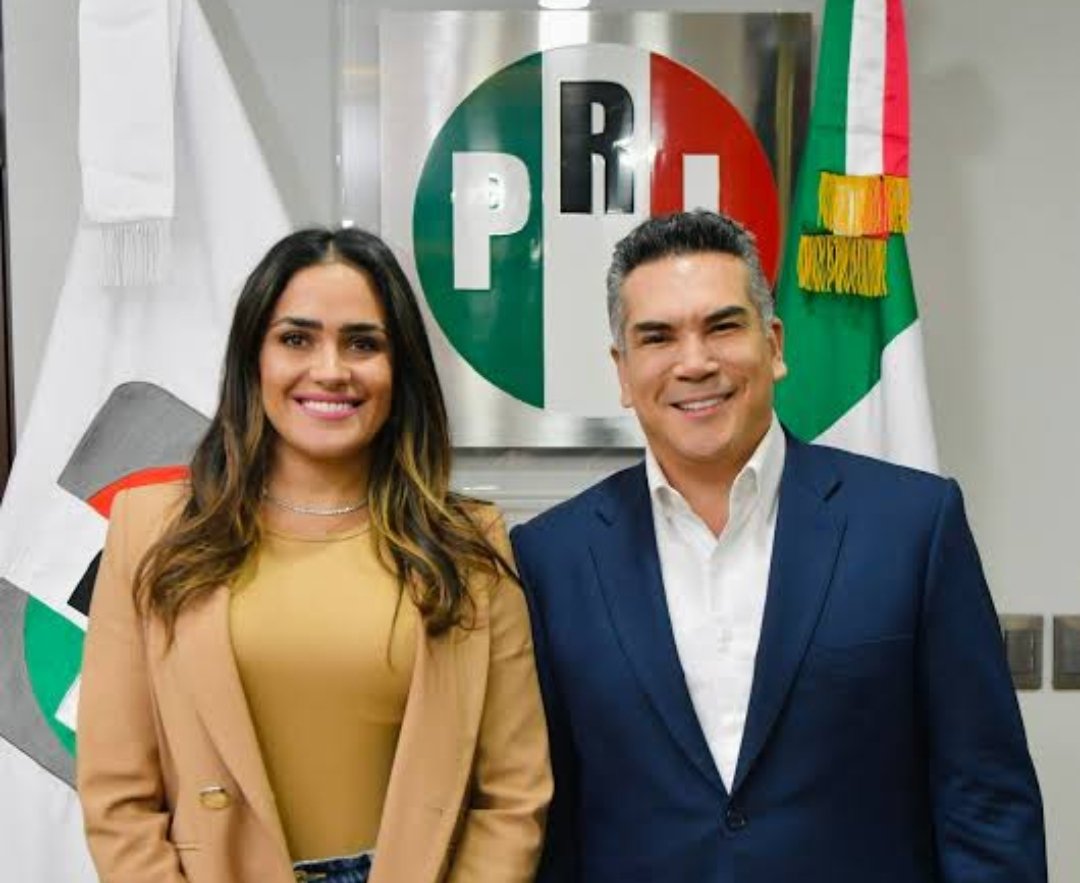 eltemagv's tweet photo. La farsante @AlessandraRdlv sigue llamándose "candidata independiente" cuando todos sabemos que es del PRI de Alito Moreno.

Pa' acabarla, sigue con el cuento de "ezdeke seremos Venezuela o Cuba".

Digna representante del "fascismo buenaondita" que hoy amenaza a todo el mundo ⚠️ https://t.co/QmTNwNqk13